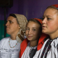 Énekes lánykák Dobos Rózsa nénivel - Külsőrekecsin (Moldva)