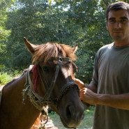 Ló és gazdája - Külsőrekecsin (Moldva)